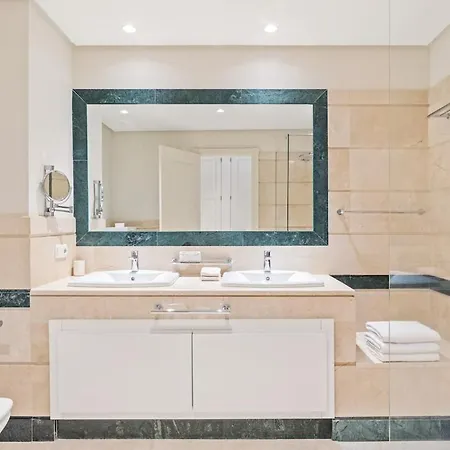 With A Garden Near The Sea In Gran Bahia De Lägenhet Marbella