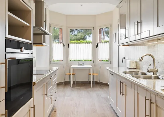 With A Garden Near The Sea In Gran Bahia De 마르베야