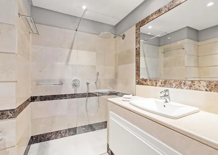 Apartament With A Garden Near The Sea In Gran Bahia De