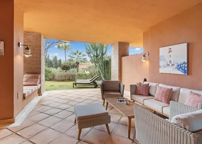 With A Garden Near The Sea In Gran Bahia De Apartament *