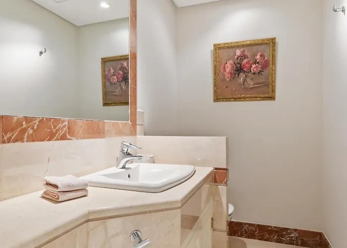 With A Garden Near The Sea In Gran Bahia De Apartament Marbella