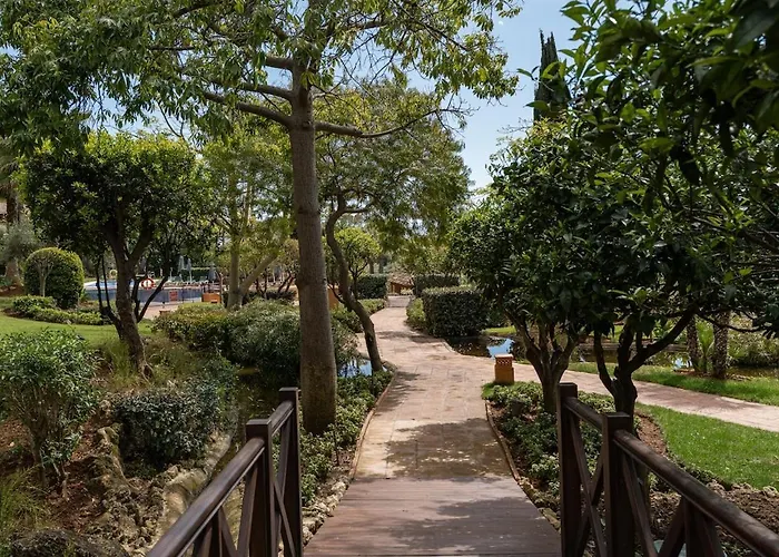 With A Garden Near The Sea In Gran Bahia De 아파트 *