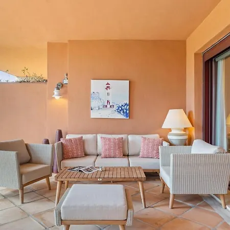 With A Garden Near The Sea In Gran Bahía De Apartamento